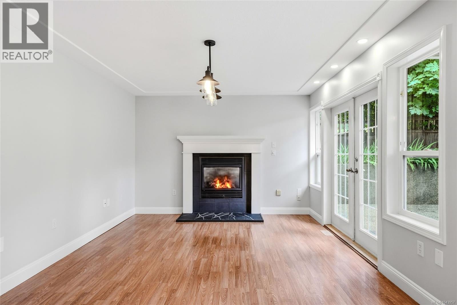 1688 Maple Bay Rd - 27