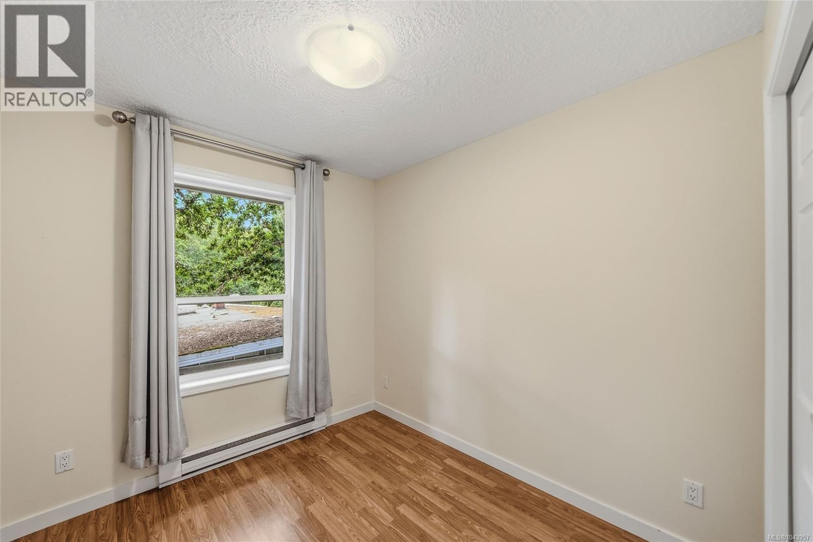 1688 Maple Bay Rd - 50