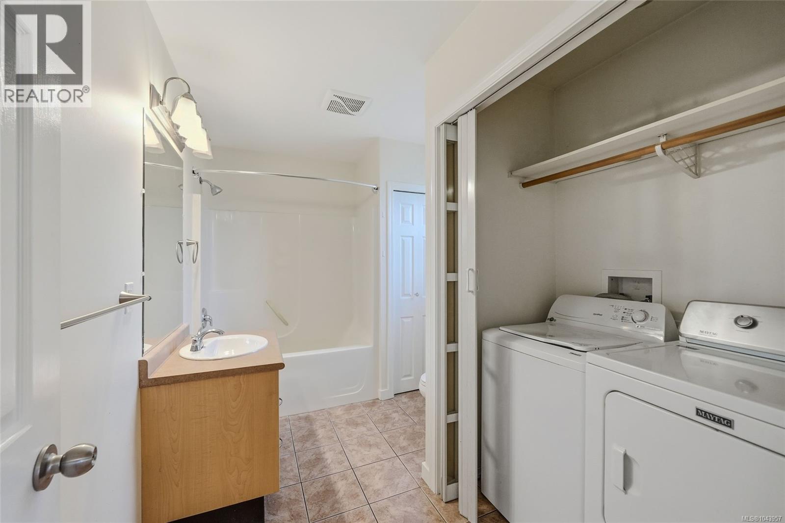 1688 Maple Bay Rd - 51