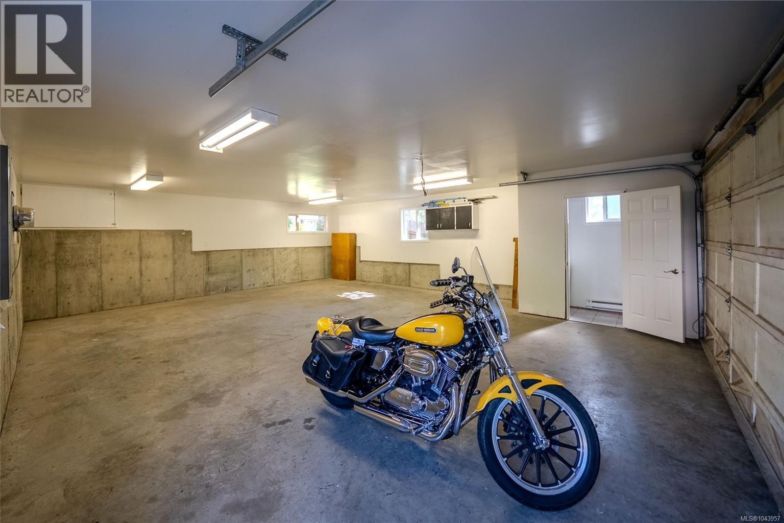 1688 Maple Bay Rd - 8