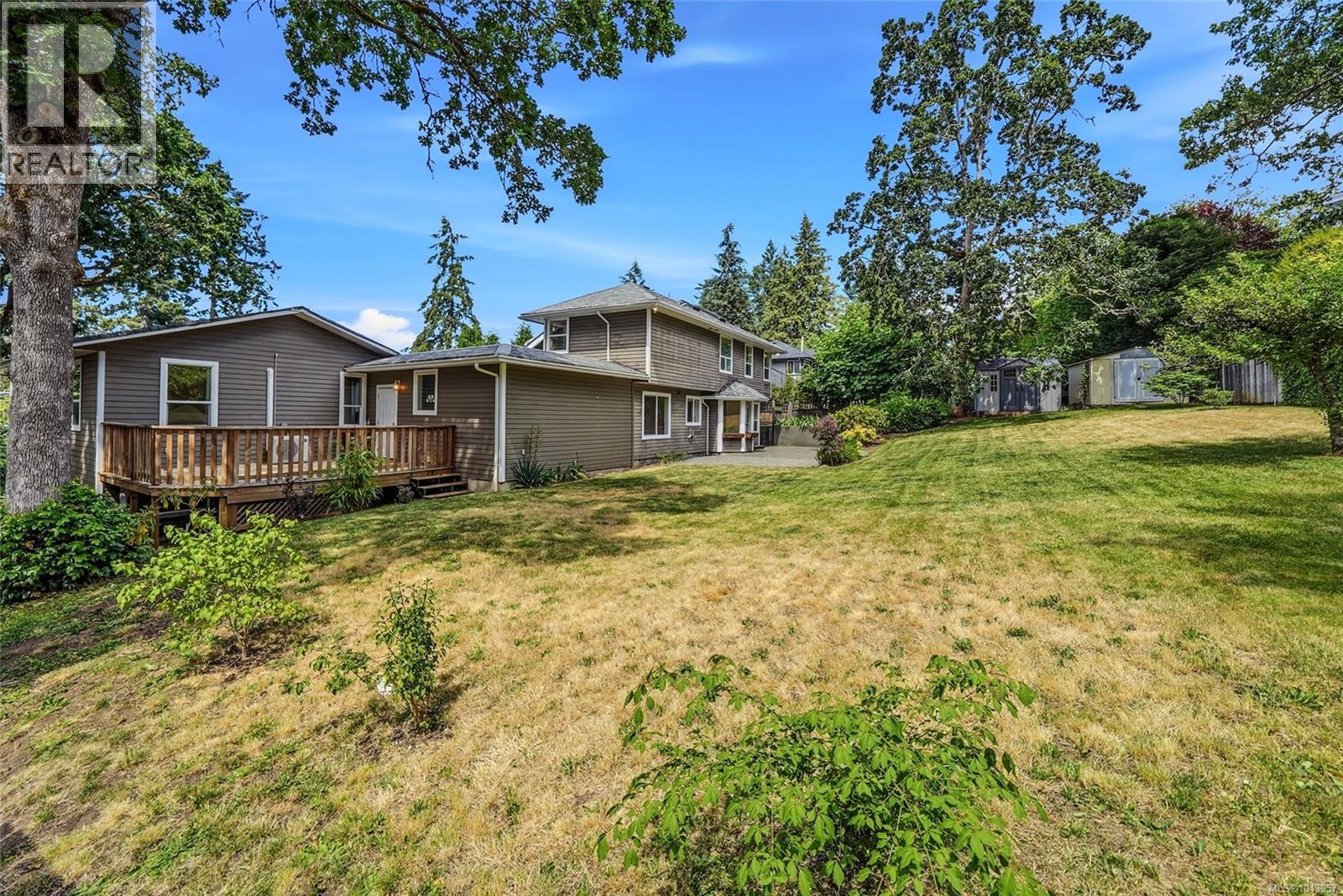 1688 Maple Bay Rd - 80