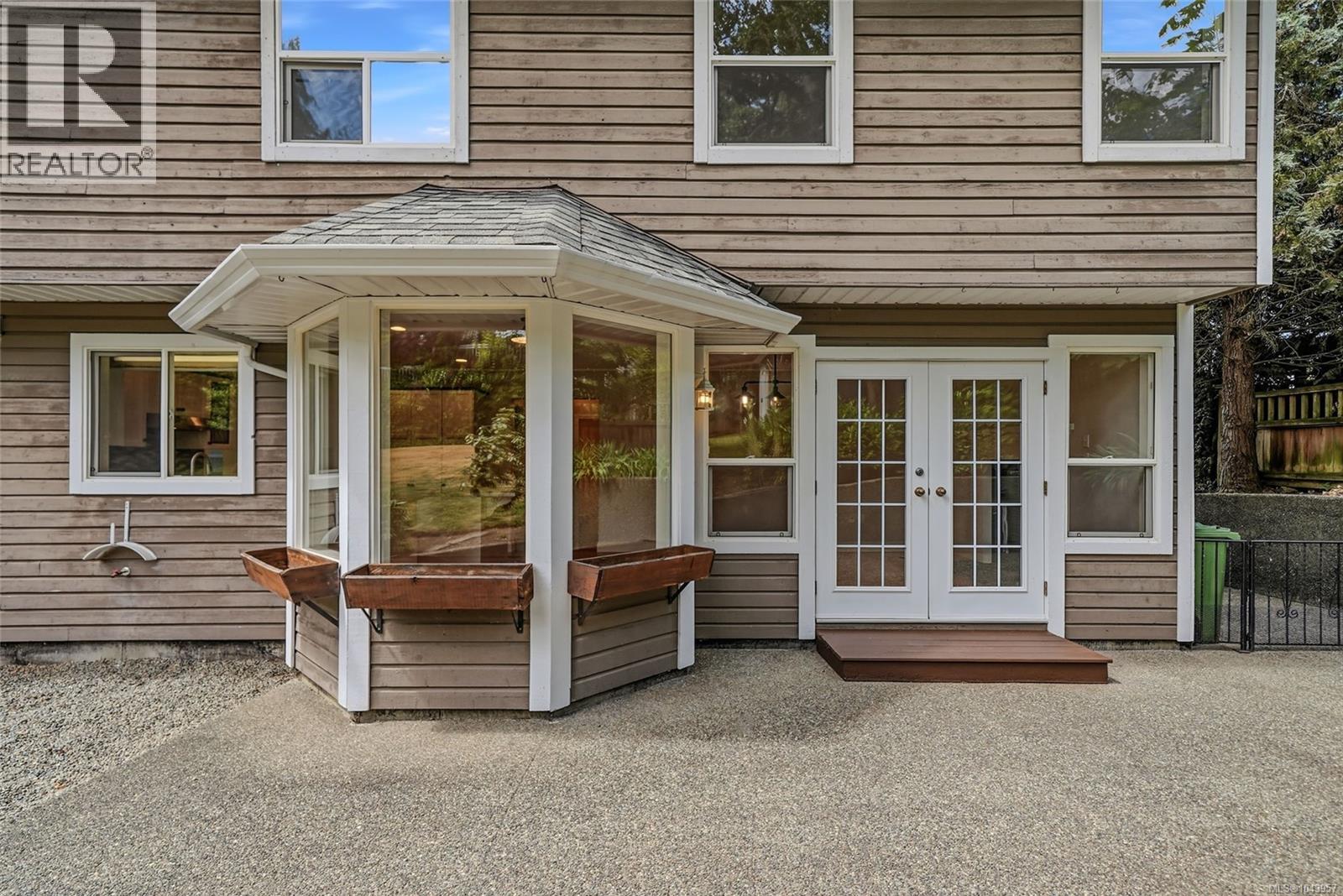 1688 Maple Bay Rd - 86