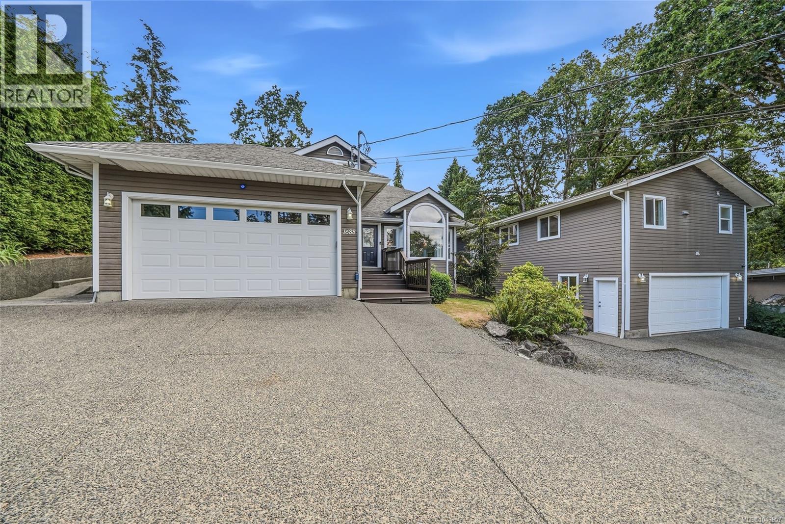 1688 Maple Bay Rd - 1