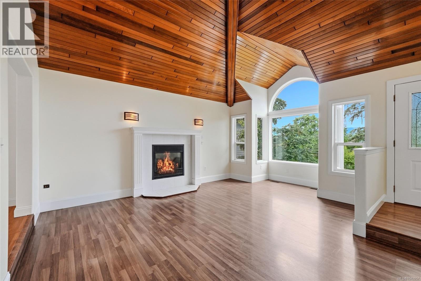 1688 Maple Bay Rd - 12