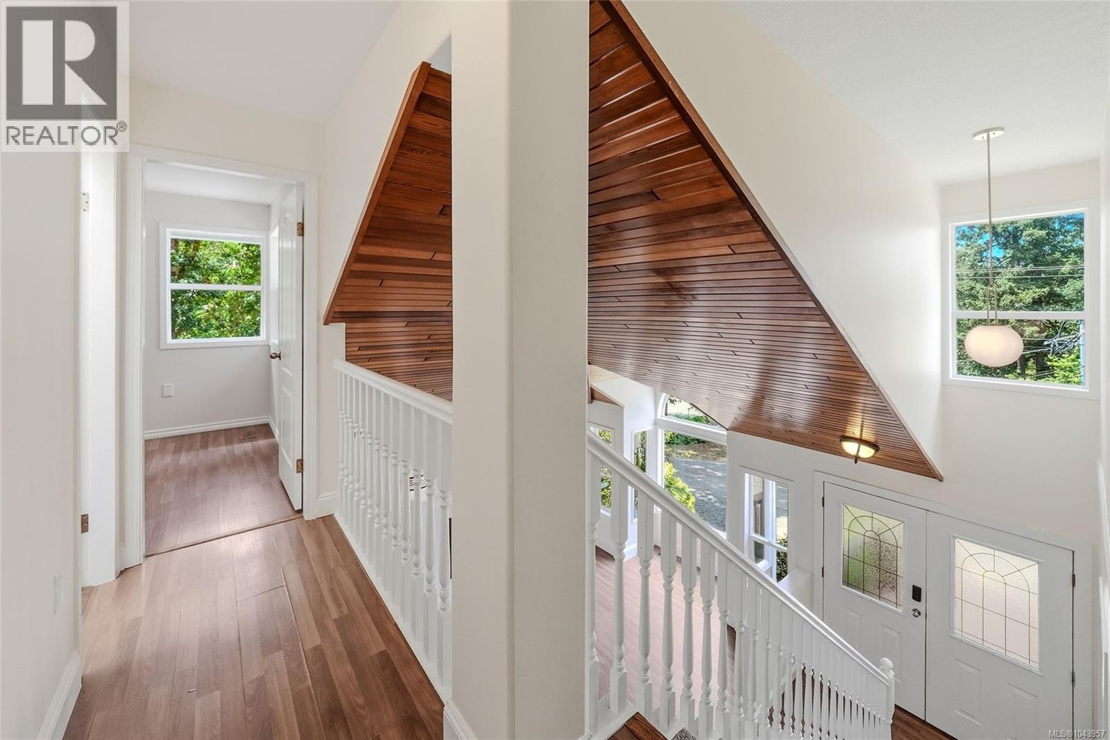 1688 Maple Bay Rd - 16