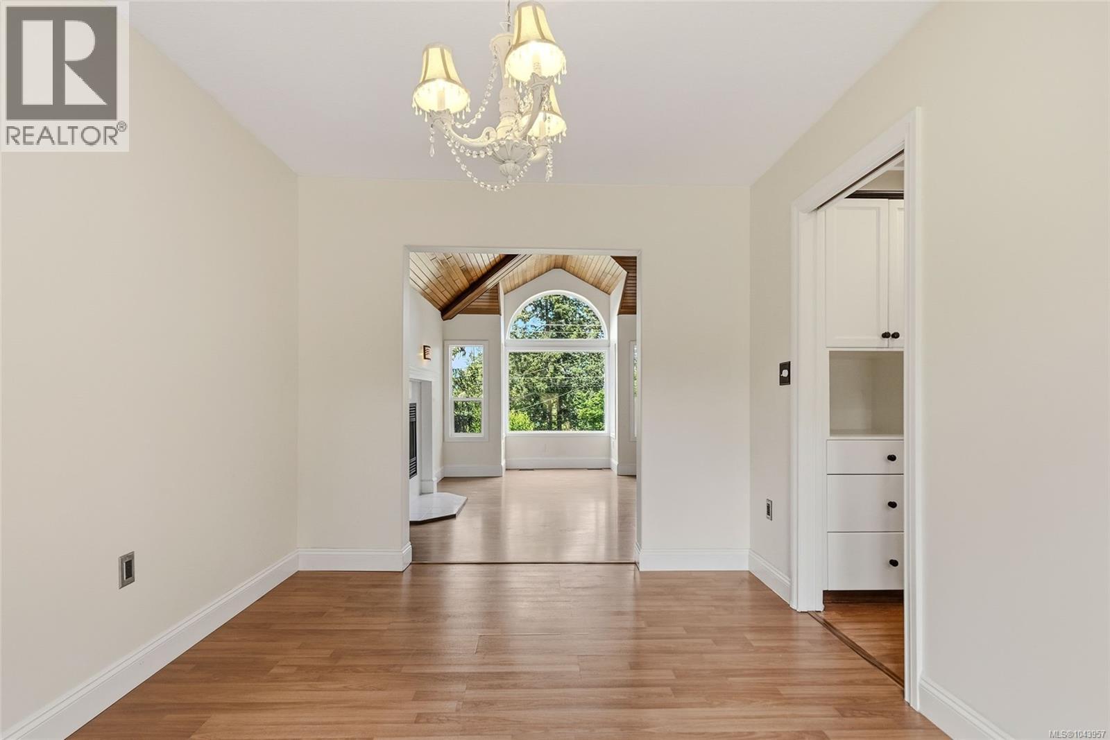 1688 Maple Bay Rd - 25