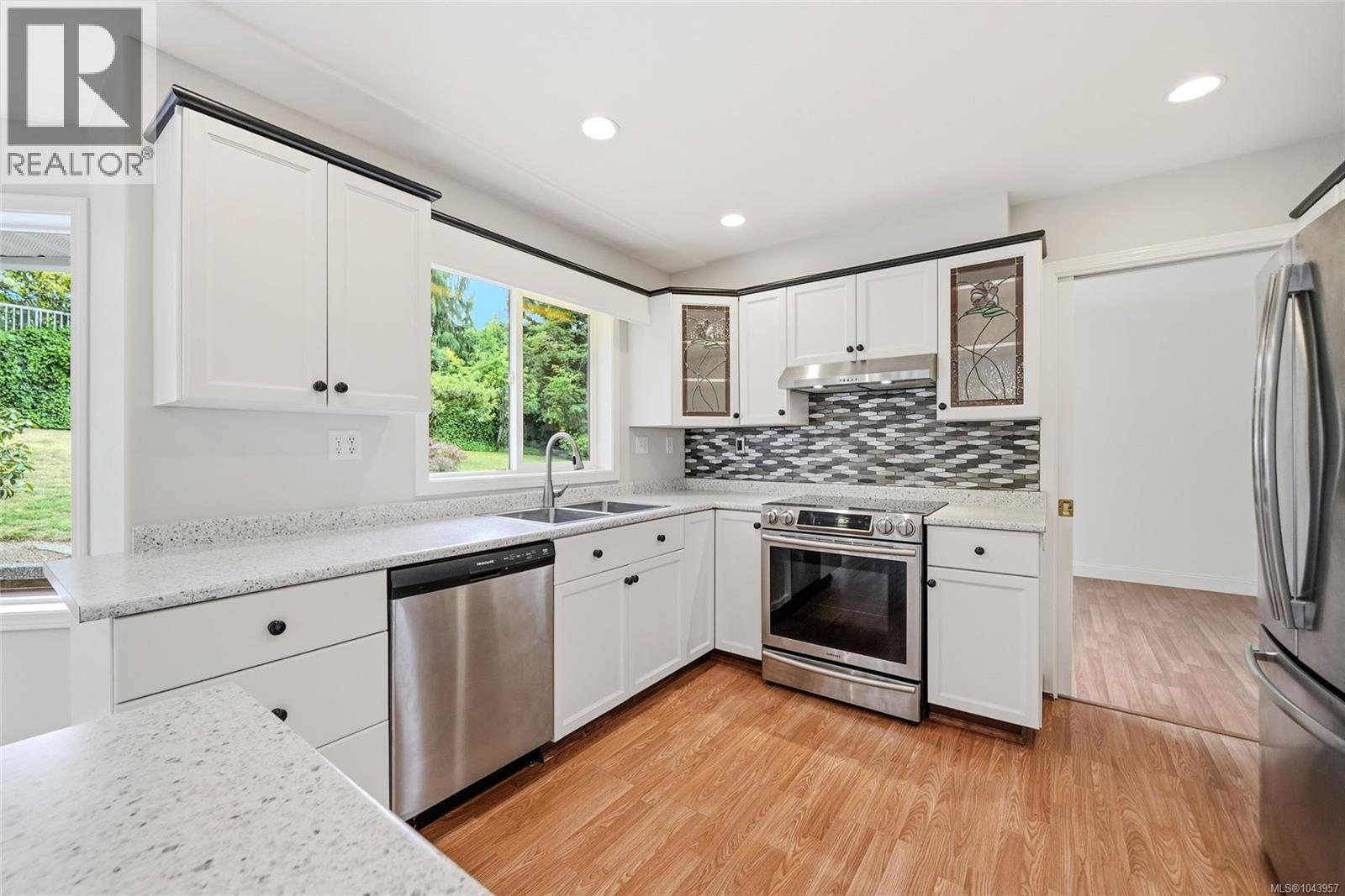 1688 Maple Bay Rd - 4