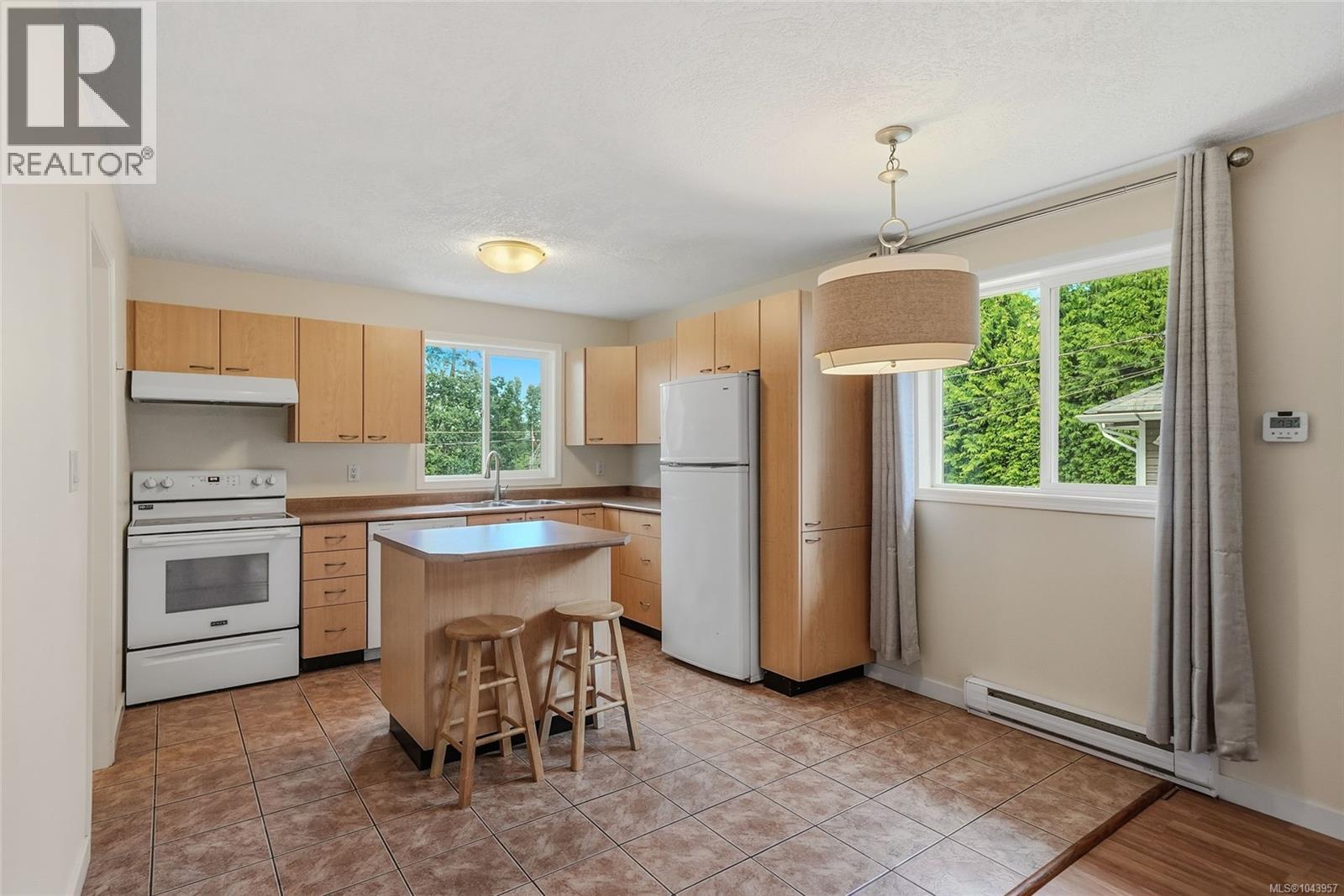 1688 Maple Bay Rd - 6
