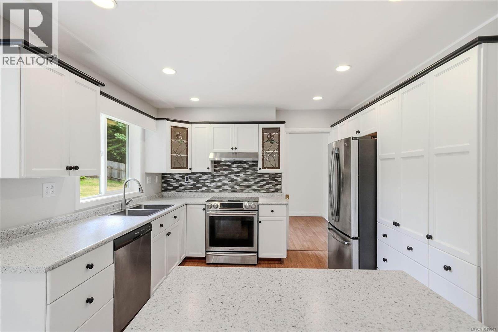1688 Maple Bay Rd - 3