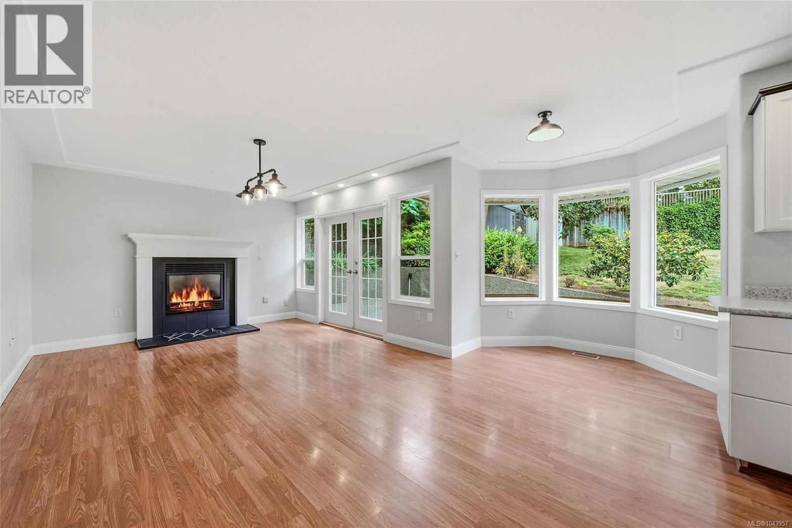 1688 Maple Bay Rd - 5