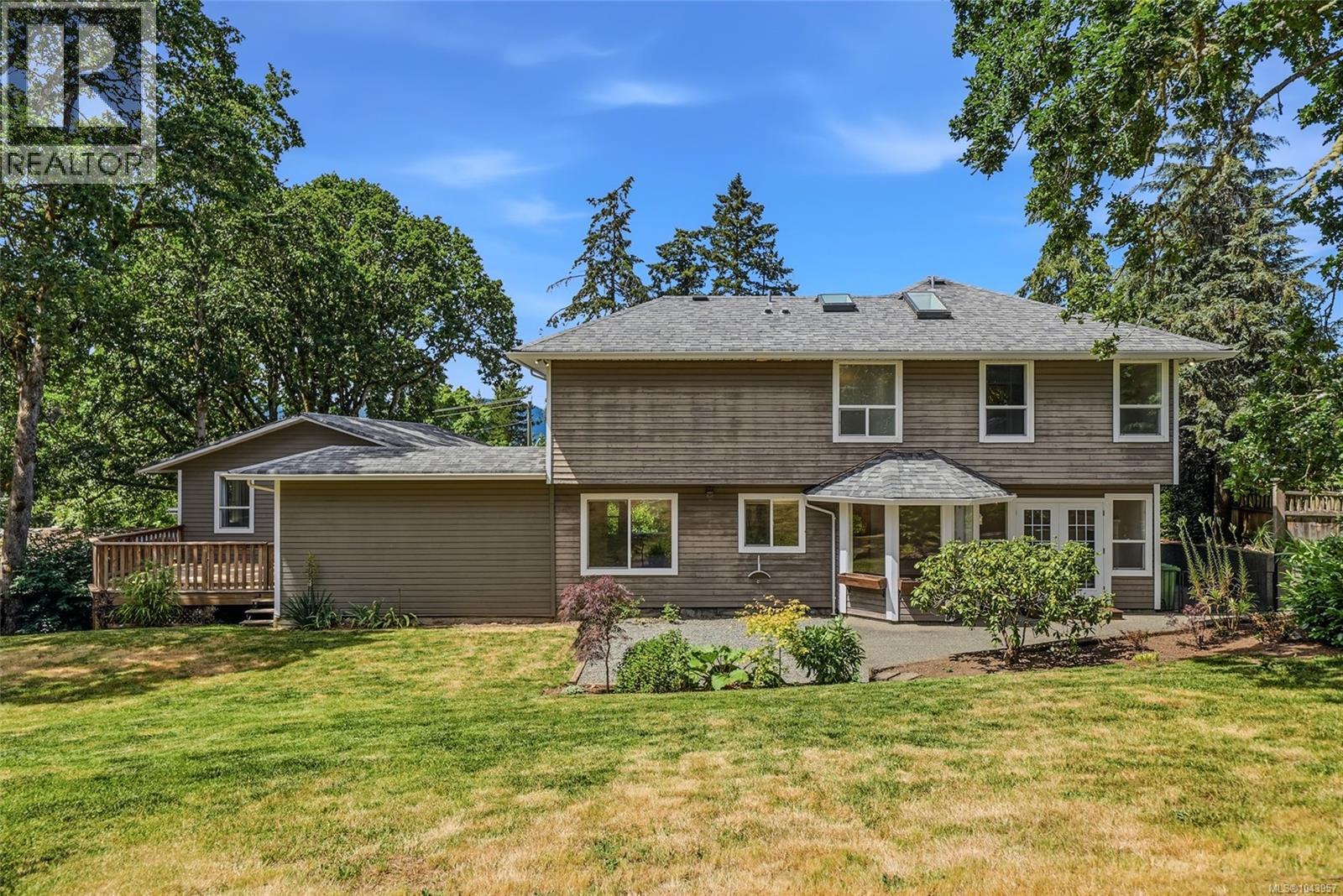 1688 Maple Bay Rd - 77