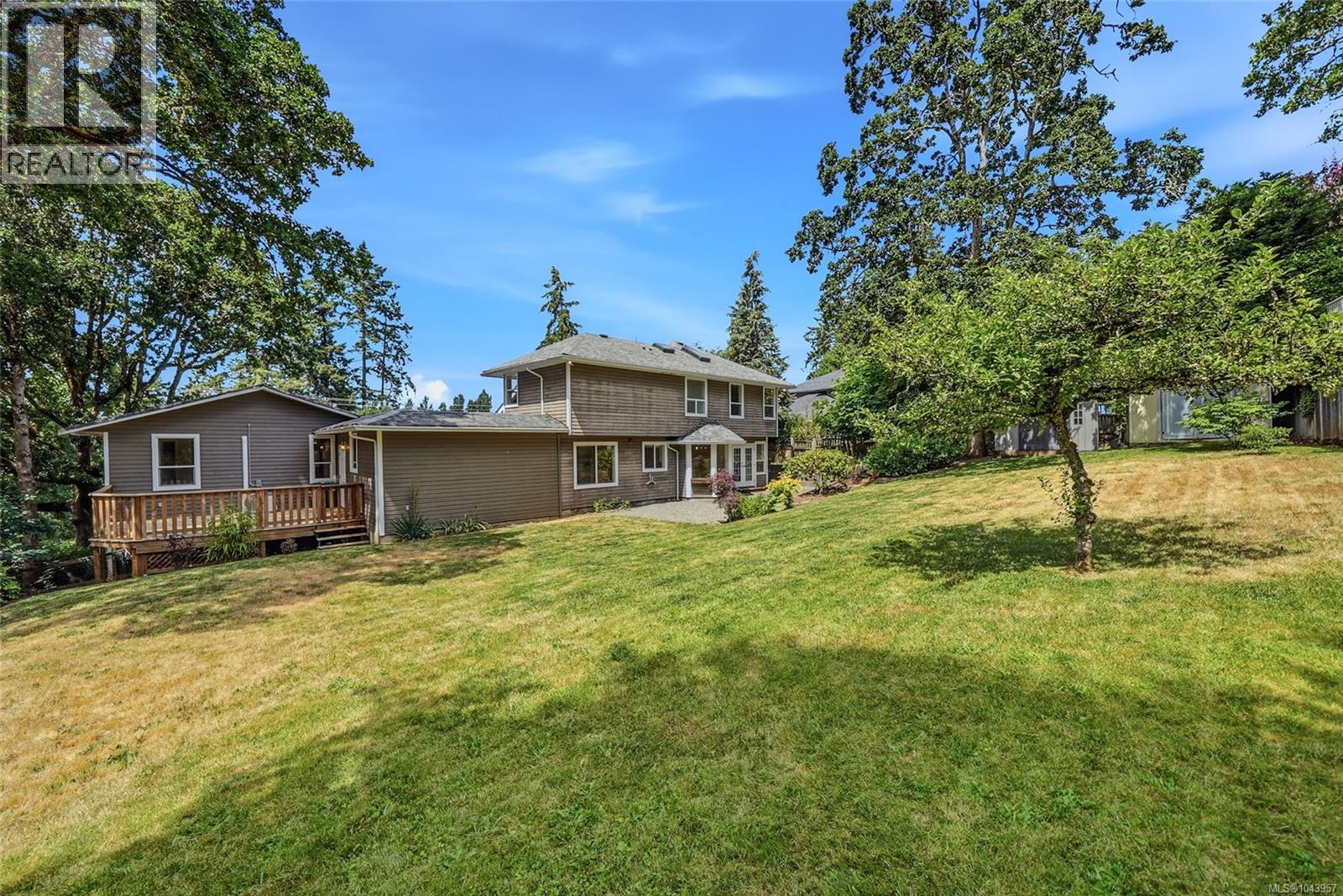 1688 Maple Bay Rd - 79