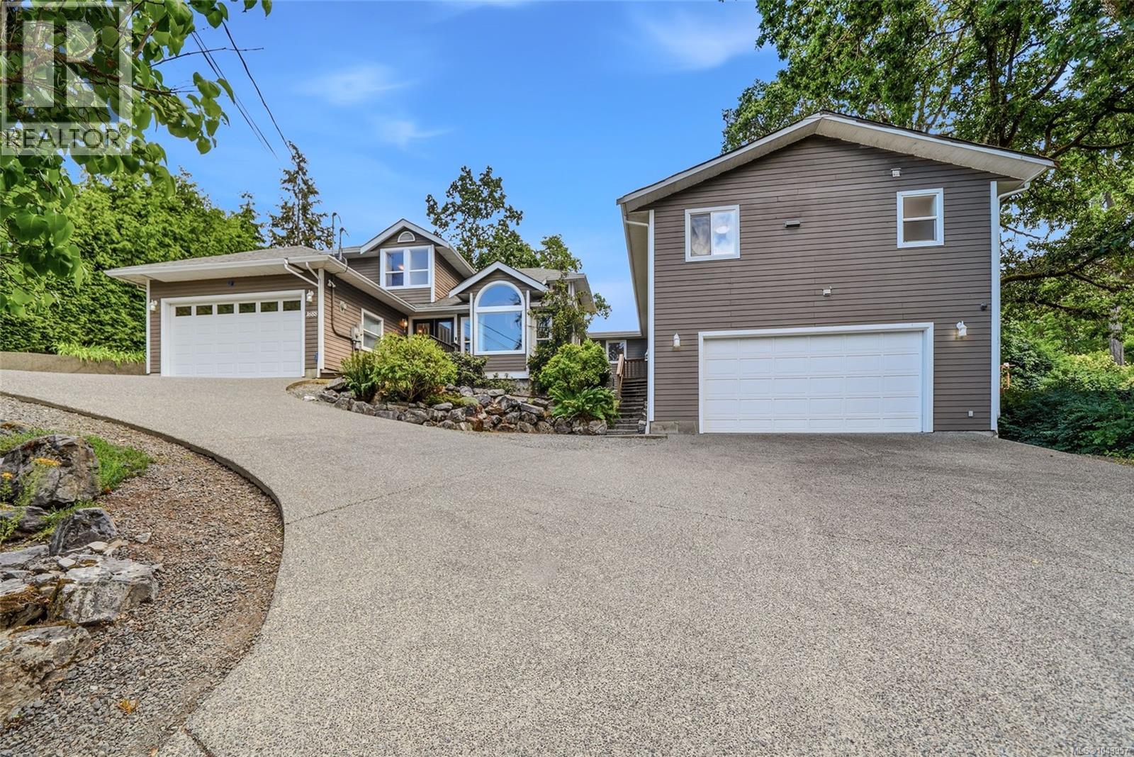 1688 Maple Bay Rd - 68