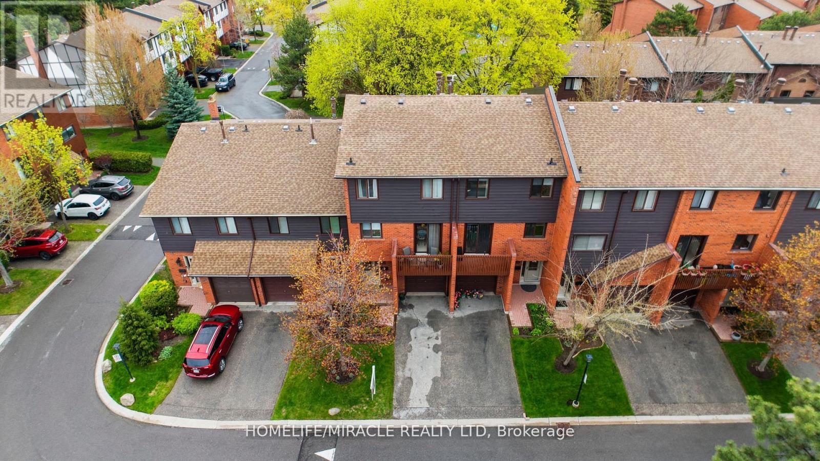 #32 4165 FIELDGATE DRIVE - 1