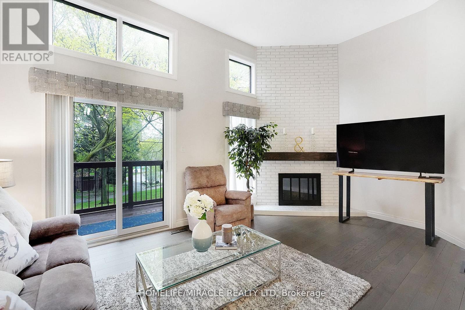 #32 4165 FIELDGATE DRIVE - 13