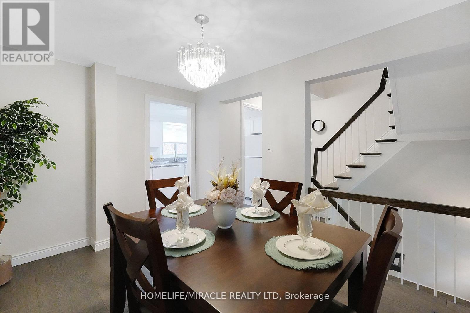 #32 4165 FIELDGATE DRIVE - 17