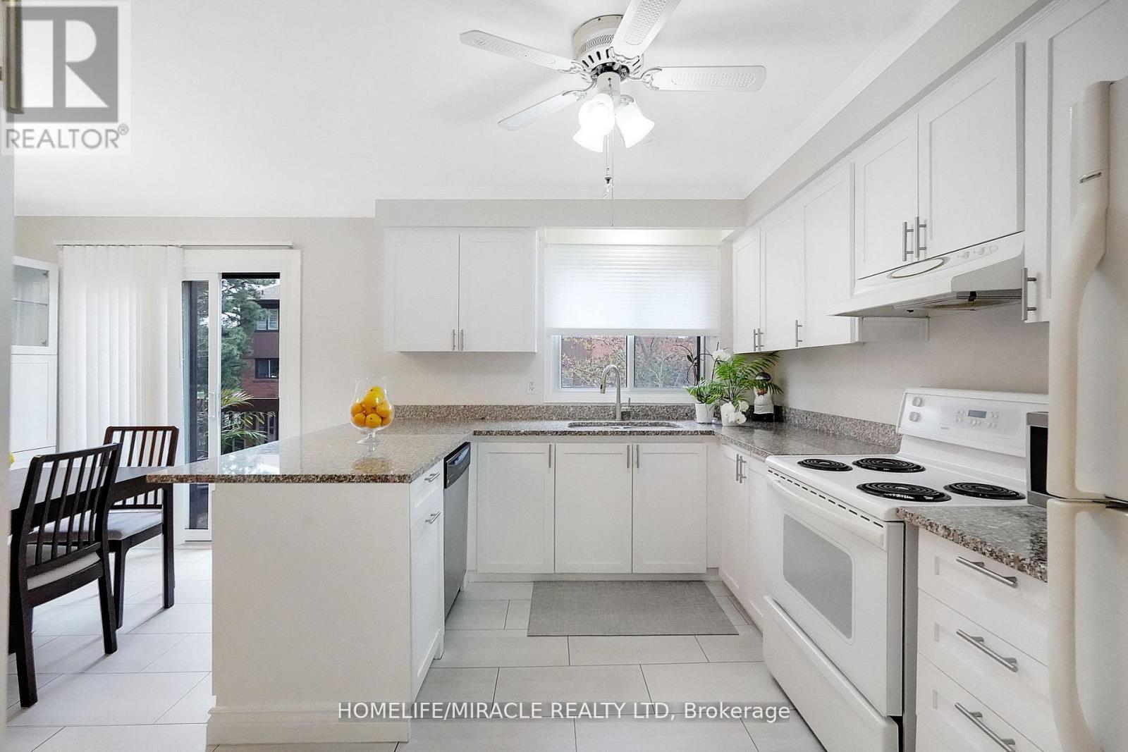 #32 4165 FIELDGATE DRIVE - 19