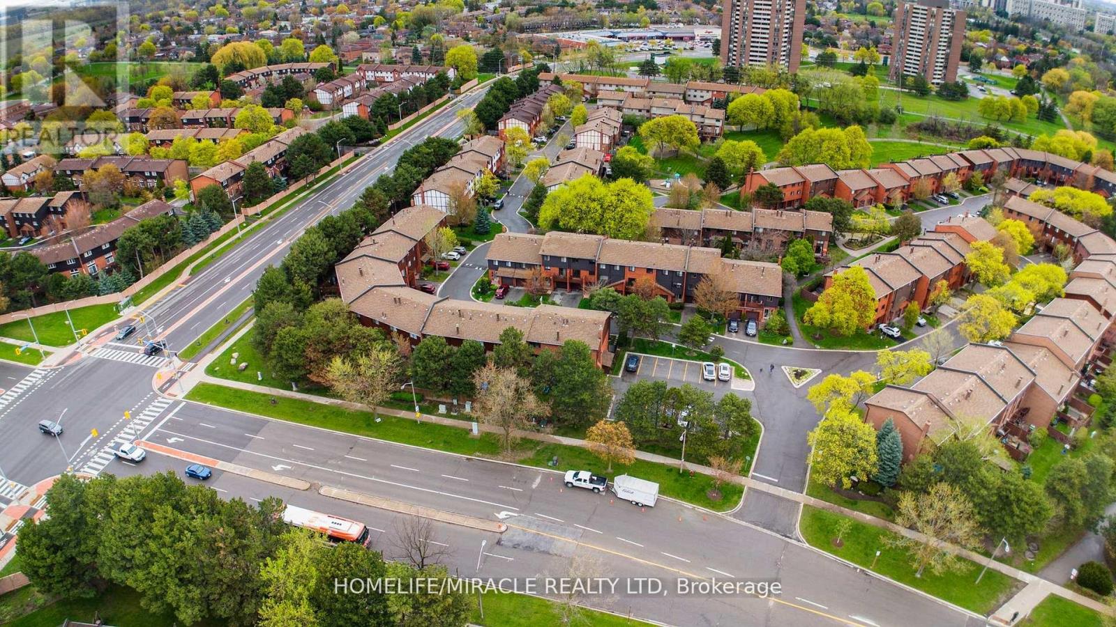#32 4165 FIELDGATE DRIVE - 2