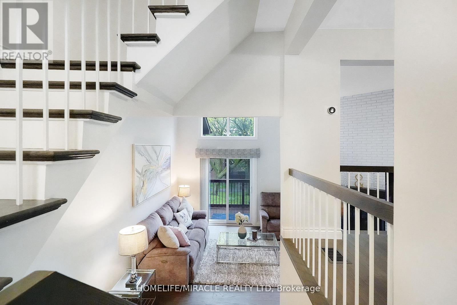 #32 4165 FIELDGATE DRIVE - 20