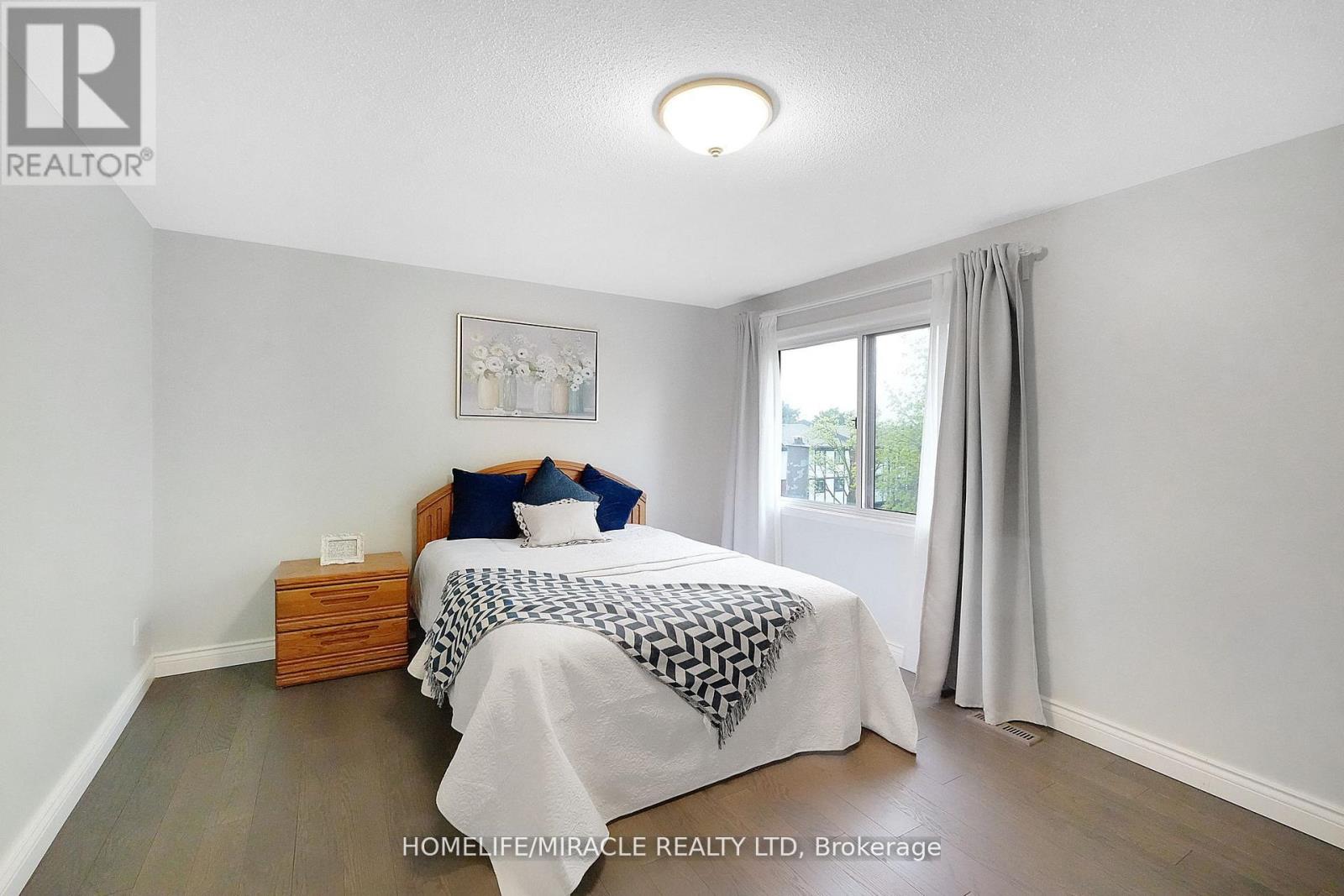 #32 4165 FIELDGATE DRIVE - 21
