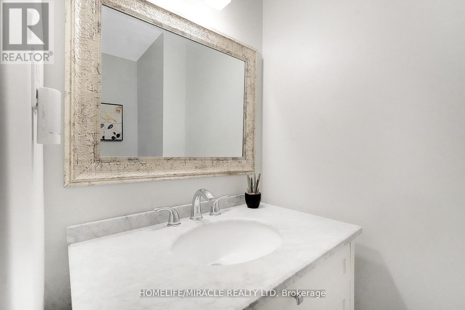 #32 4165 FIELDGATE DRIVE - 24