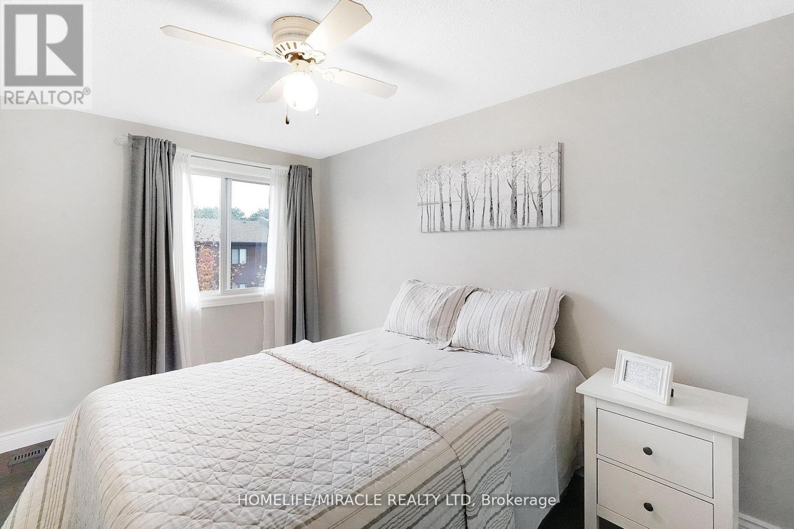 #32 4165 FIELDGATE DRIVE - 25