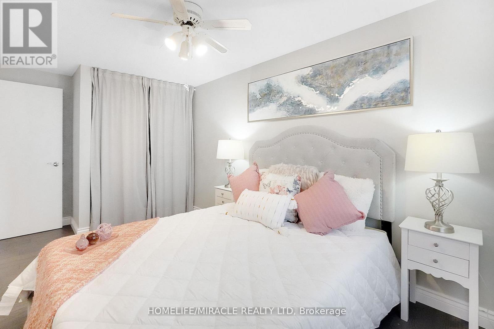 #32 4165 FIELDGATE DRIVE - 28