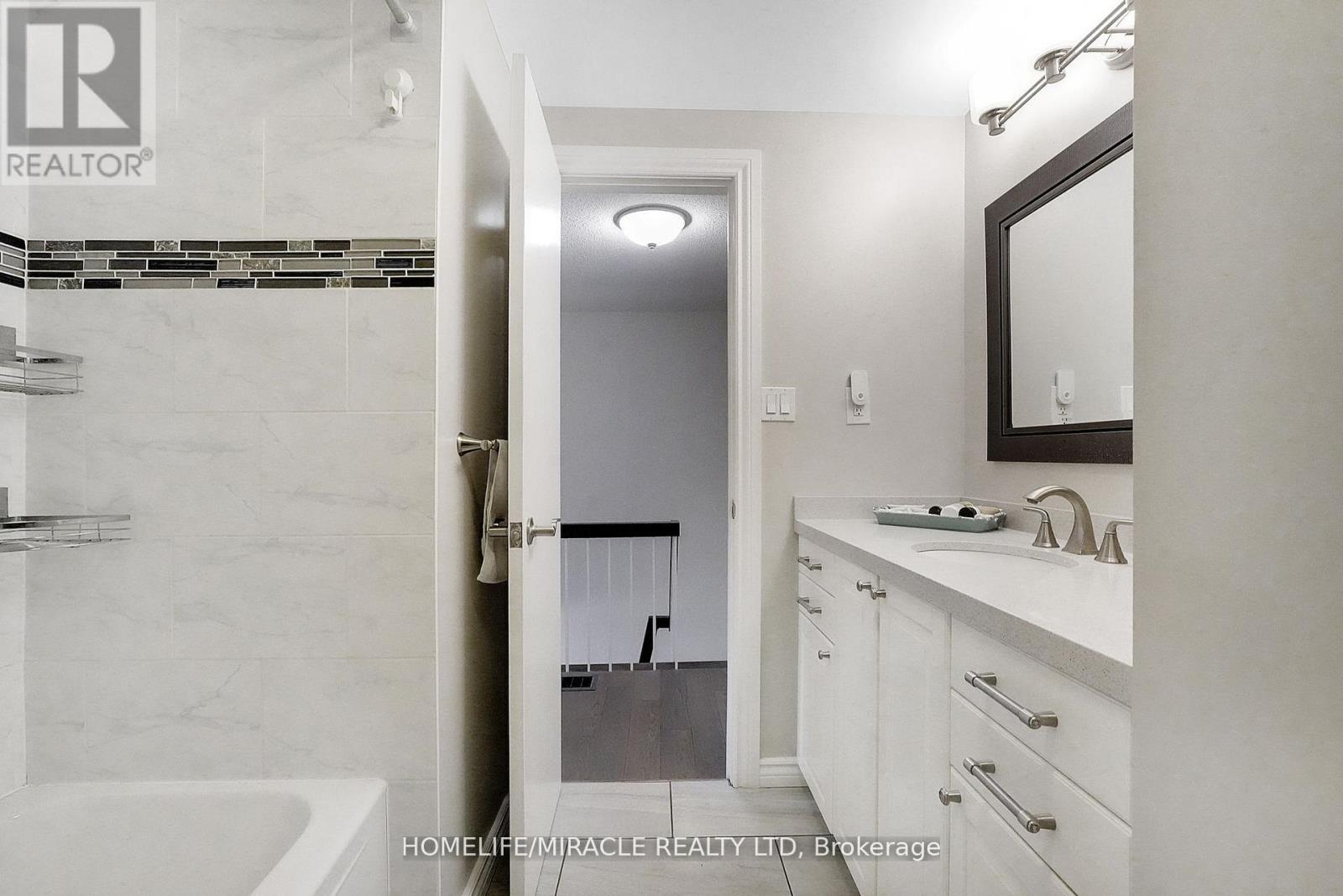 #32 4165 FIELDGATE DRIVE - 30
