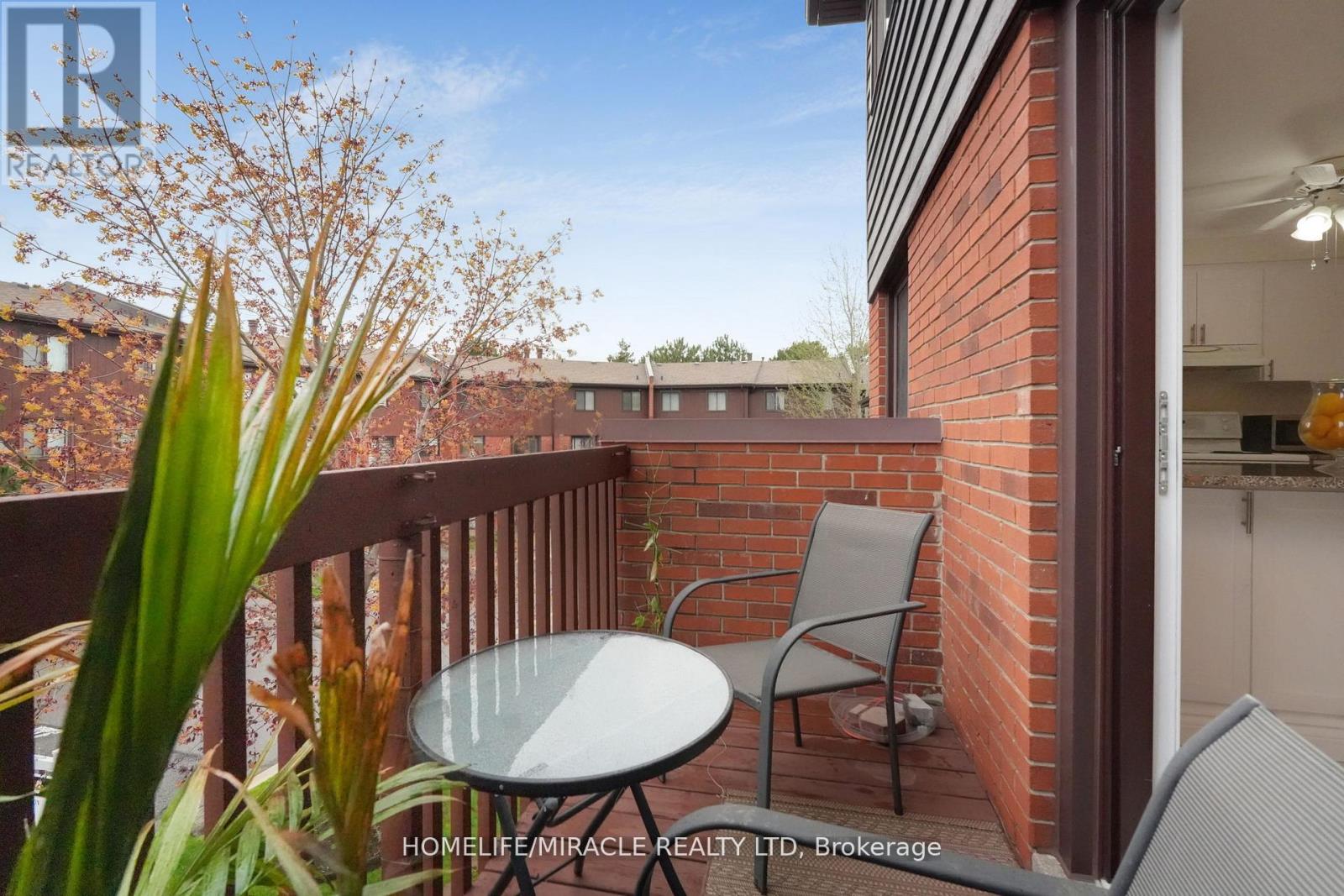 #32 4165 FIELDGATE DRIVE - 36