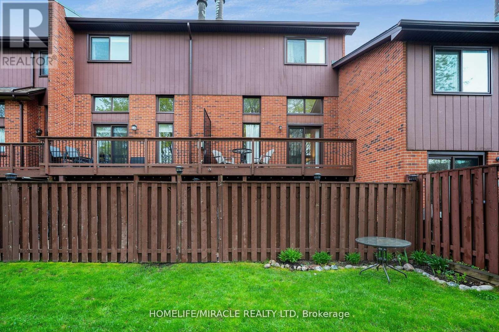 #32 4165 FIELDGATE DRIVE - 37