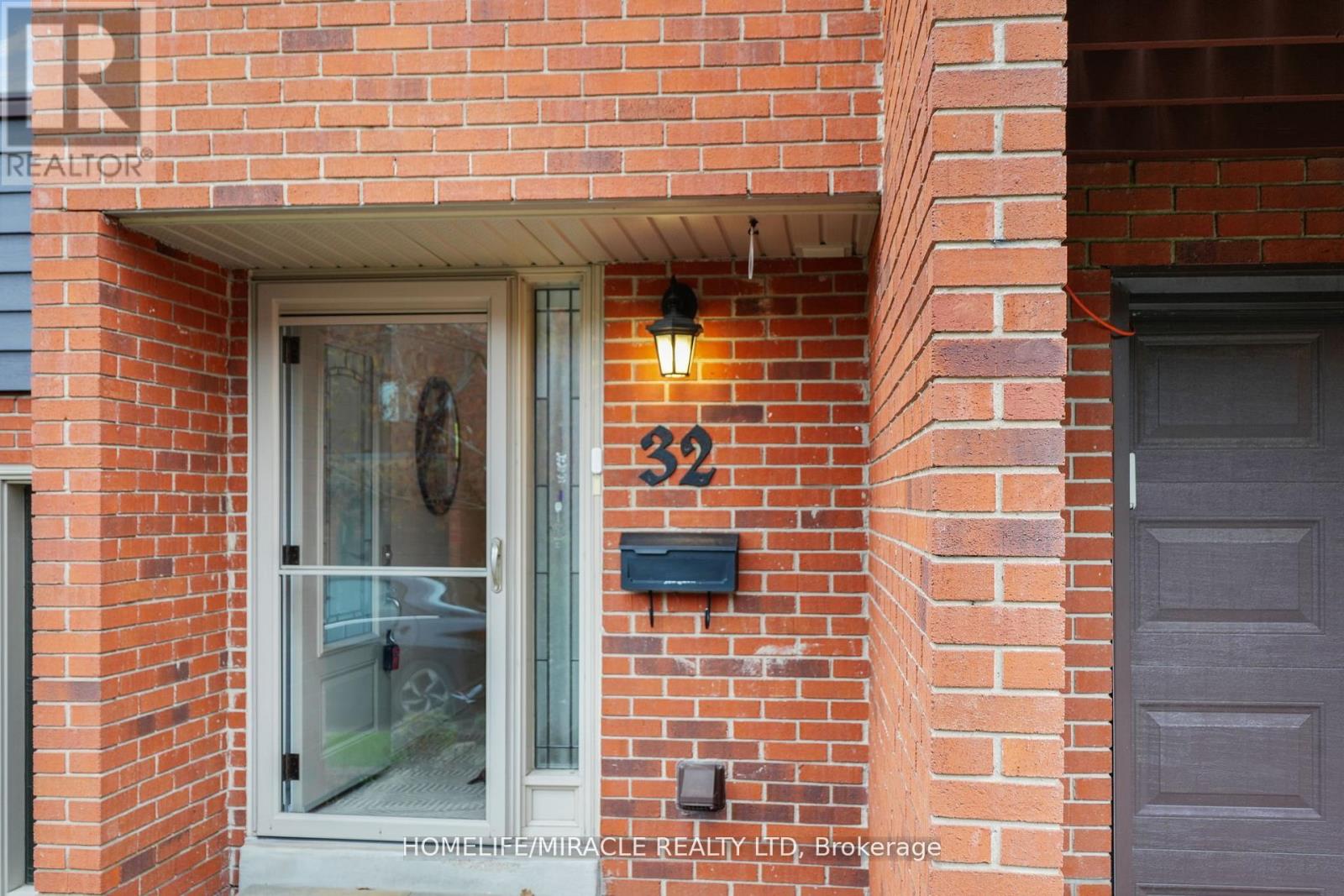 #32 4165 FIELDGATE DRIVE - 6