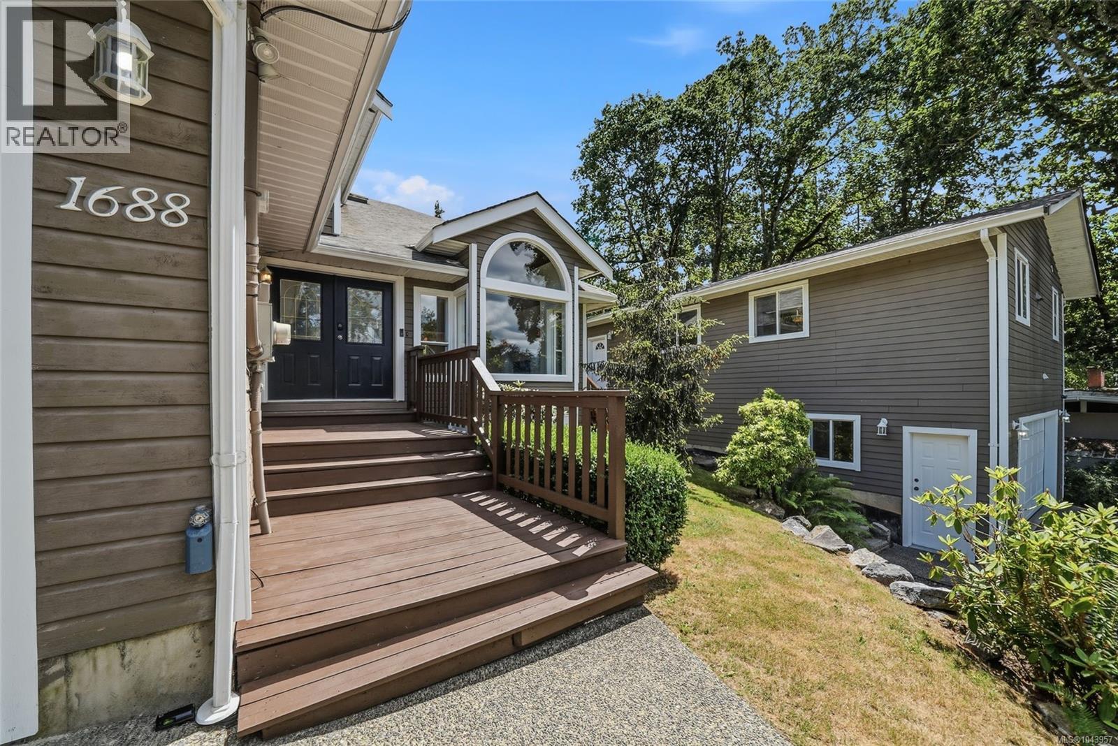 1688 Maple Bay Rd - 73