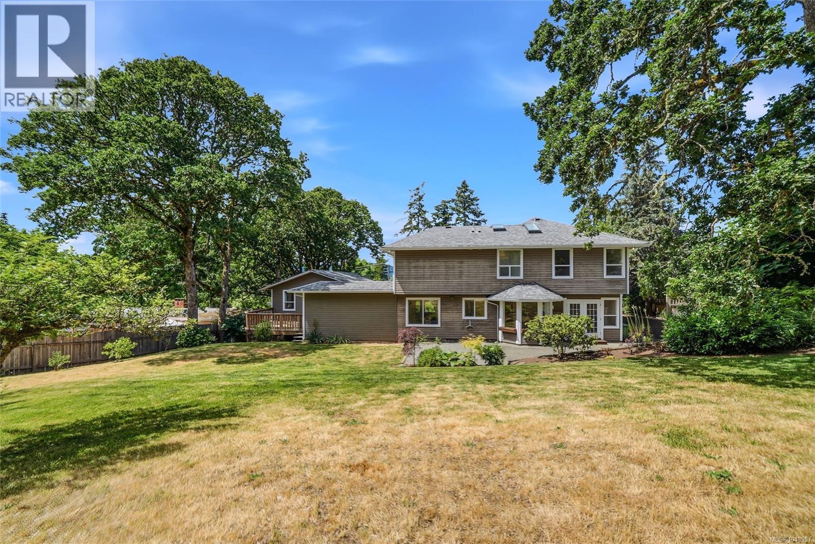 1688 Maple Bay Rd - 76
