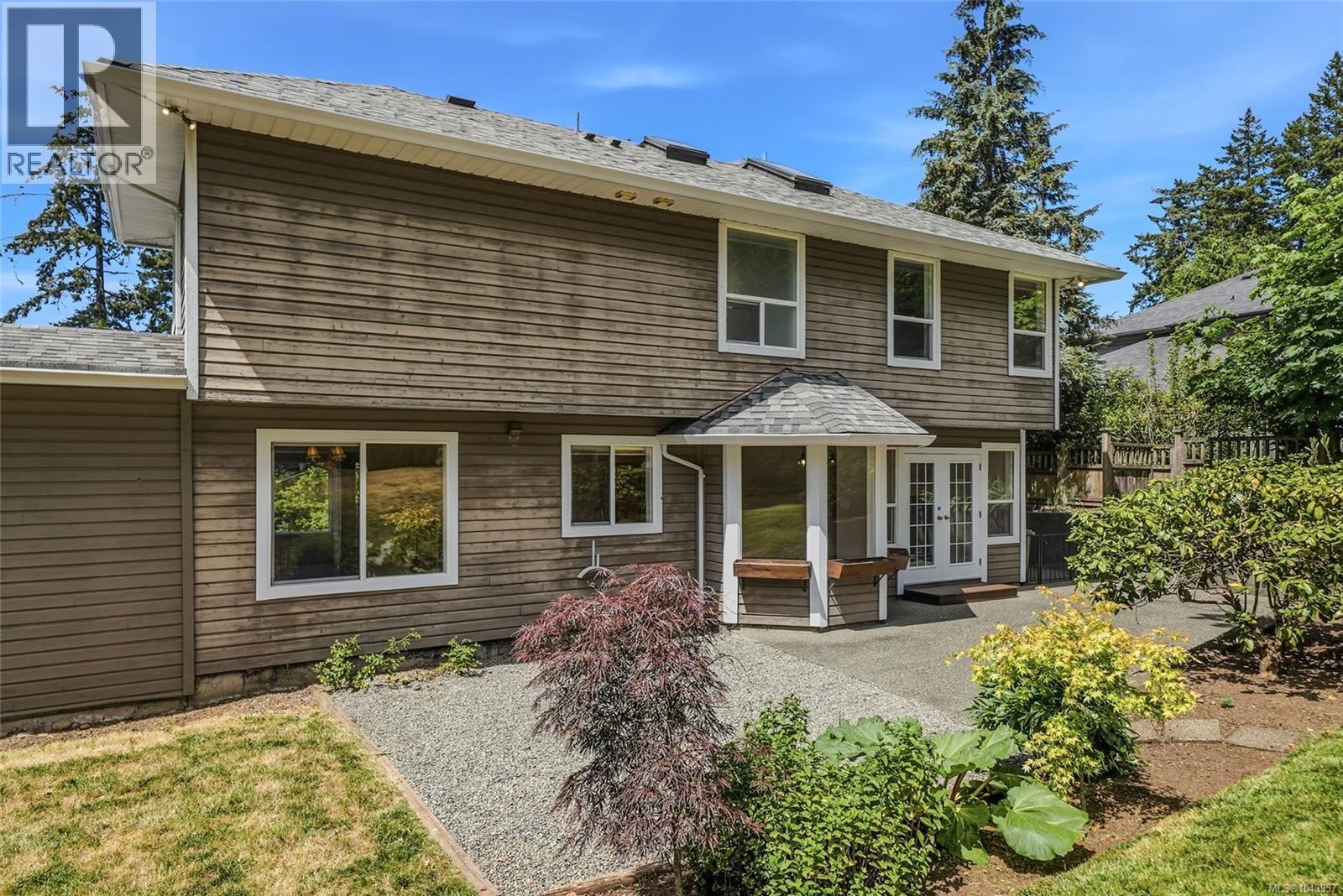 1688 Maple Bay Rd - 85