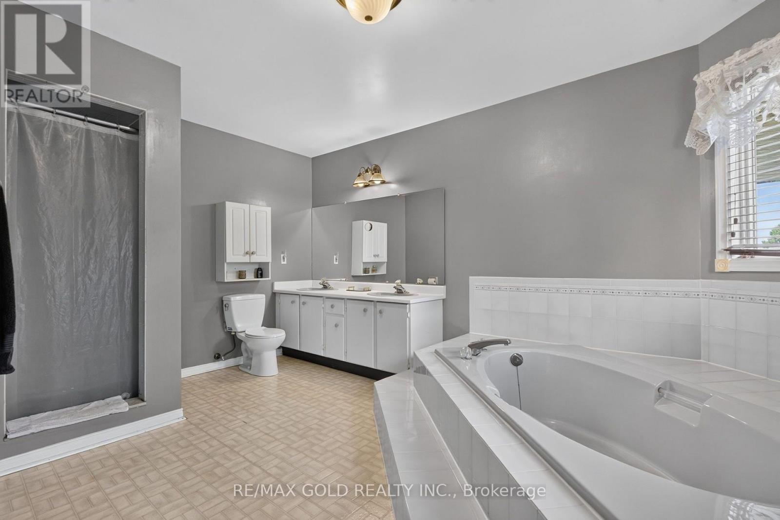 40 SHADYWOOD ROAD - 30