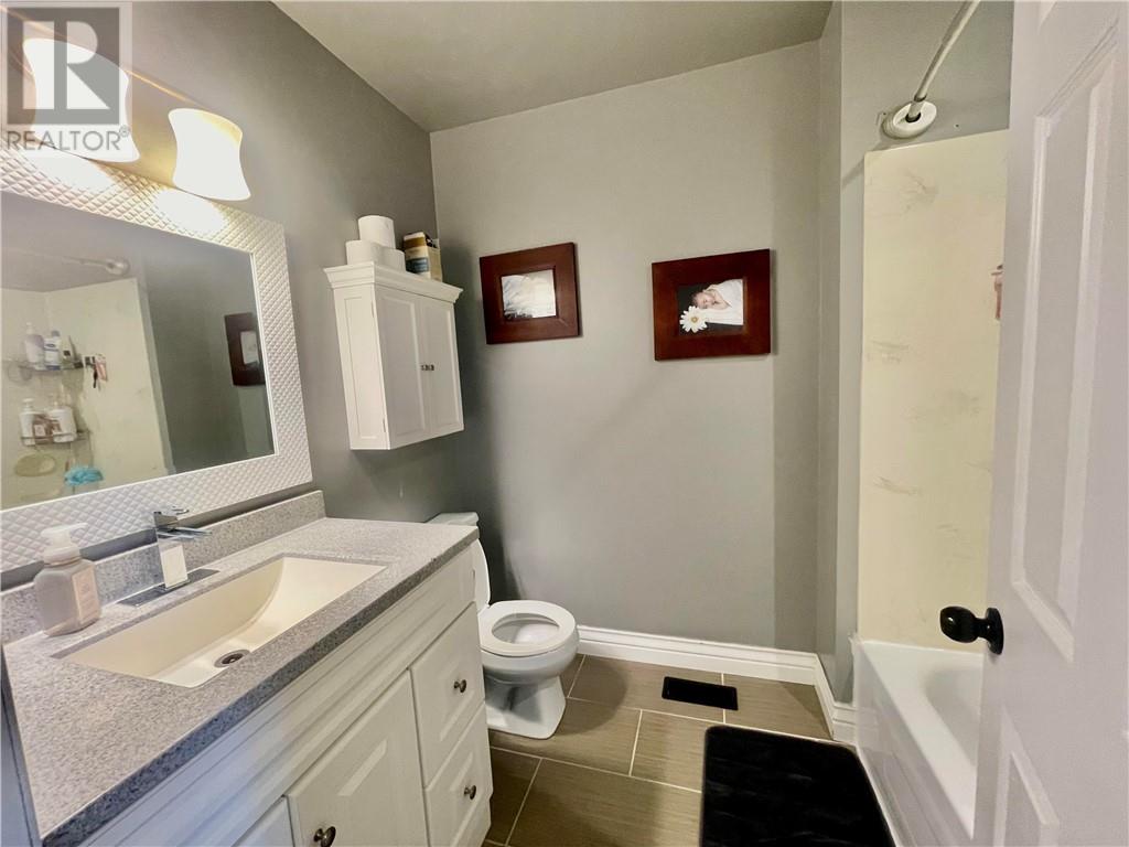 6 Oakdale Street - 23