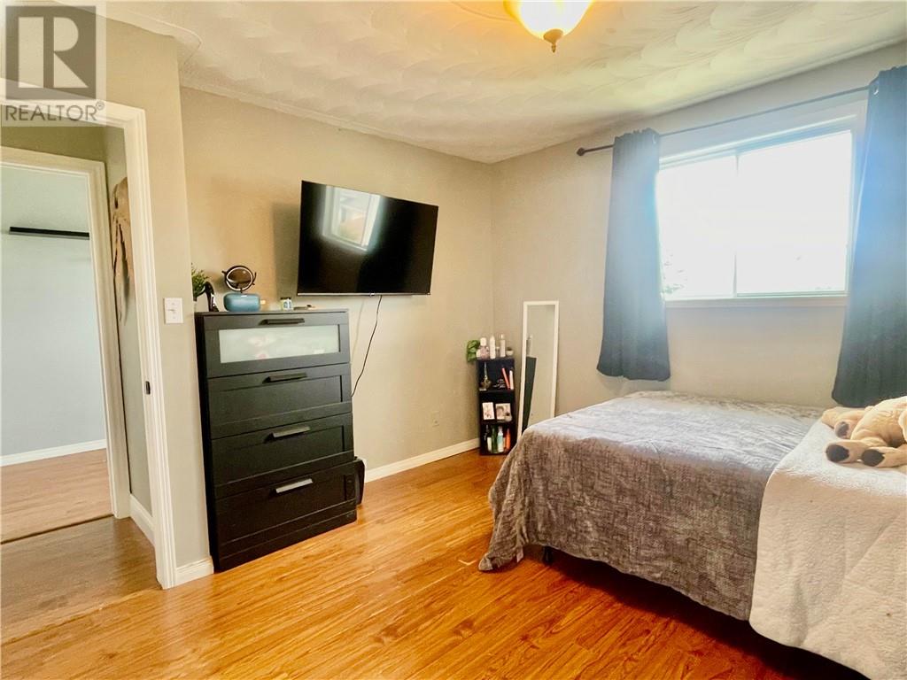 6 Oakdale Street - 25