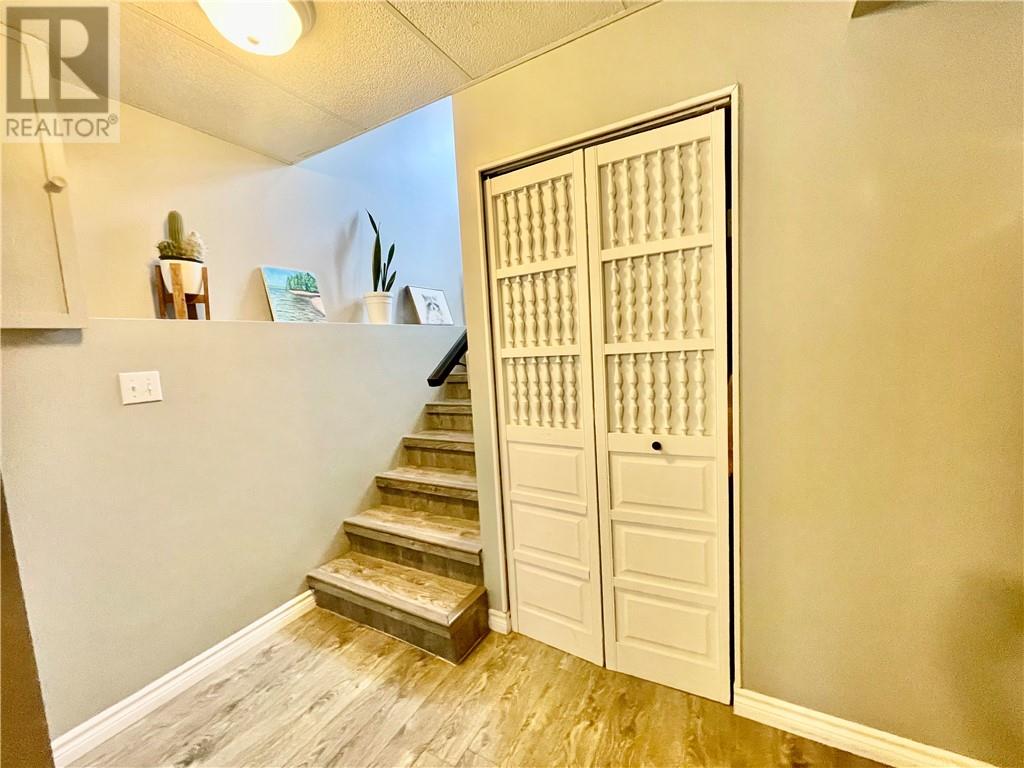 6 Oakdale Street - 33