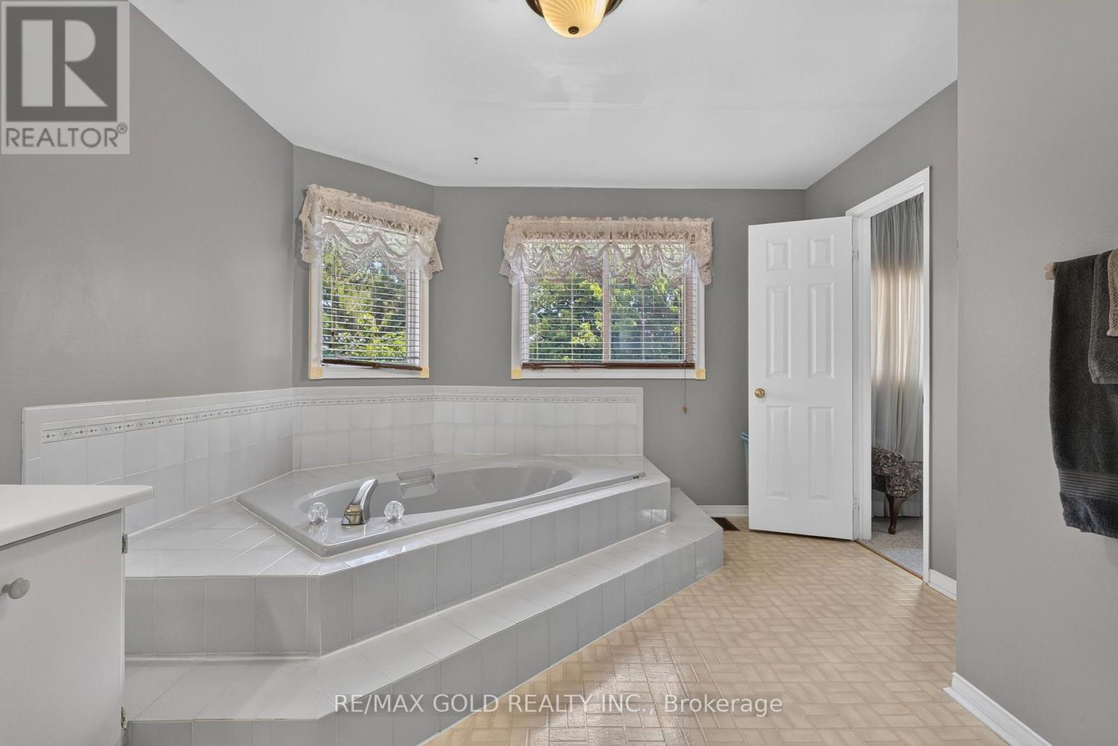 40 SHADYWOOD ROAD - 29
