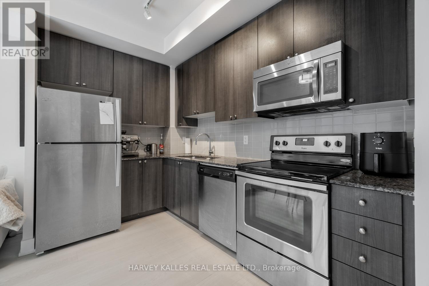 #202 68 MERTON STREET - 4