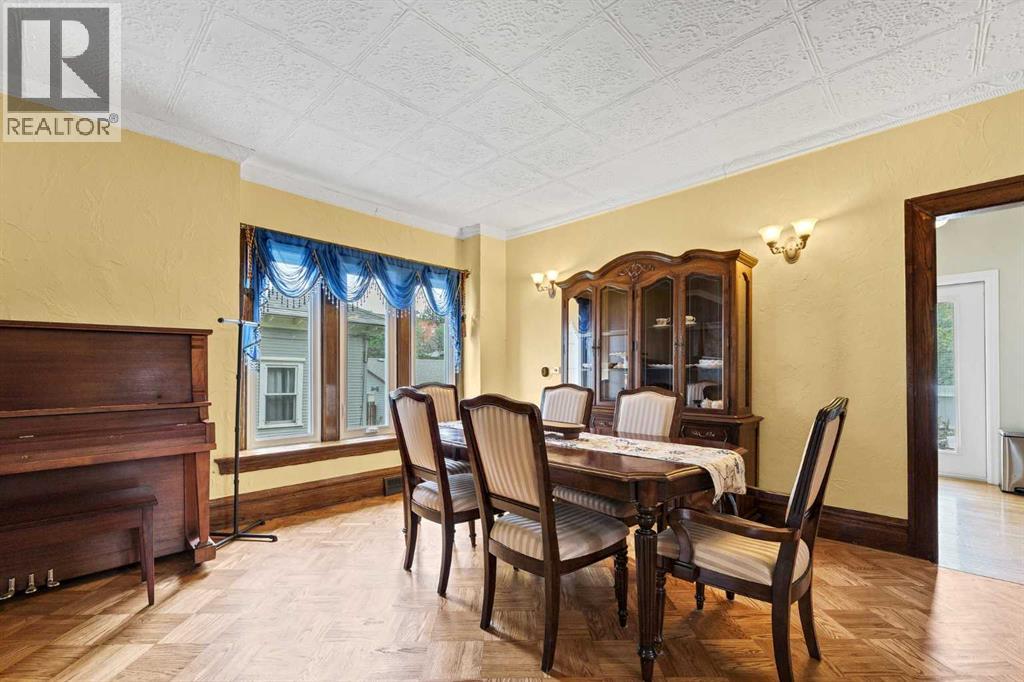 379 5 Street SE - 11
