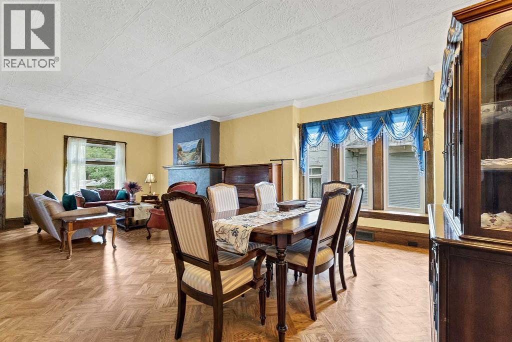 379 5 Street SE - 12