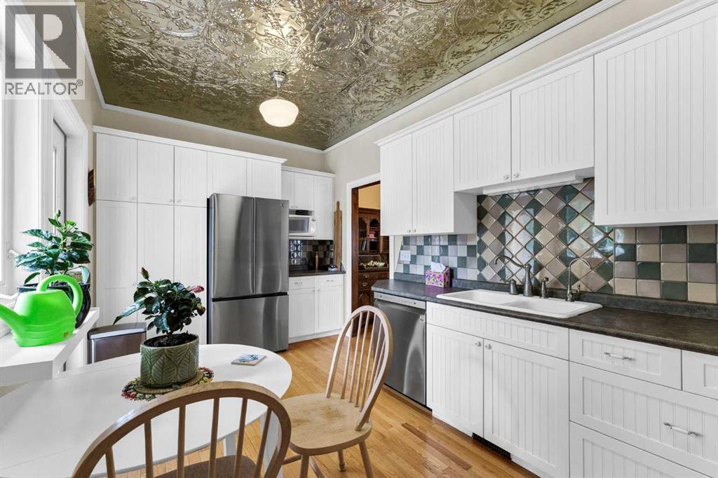 379 5 Street SE - 15