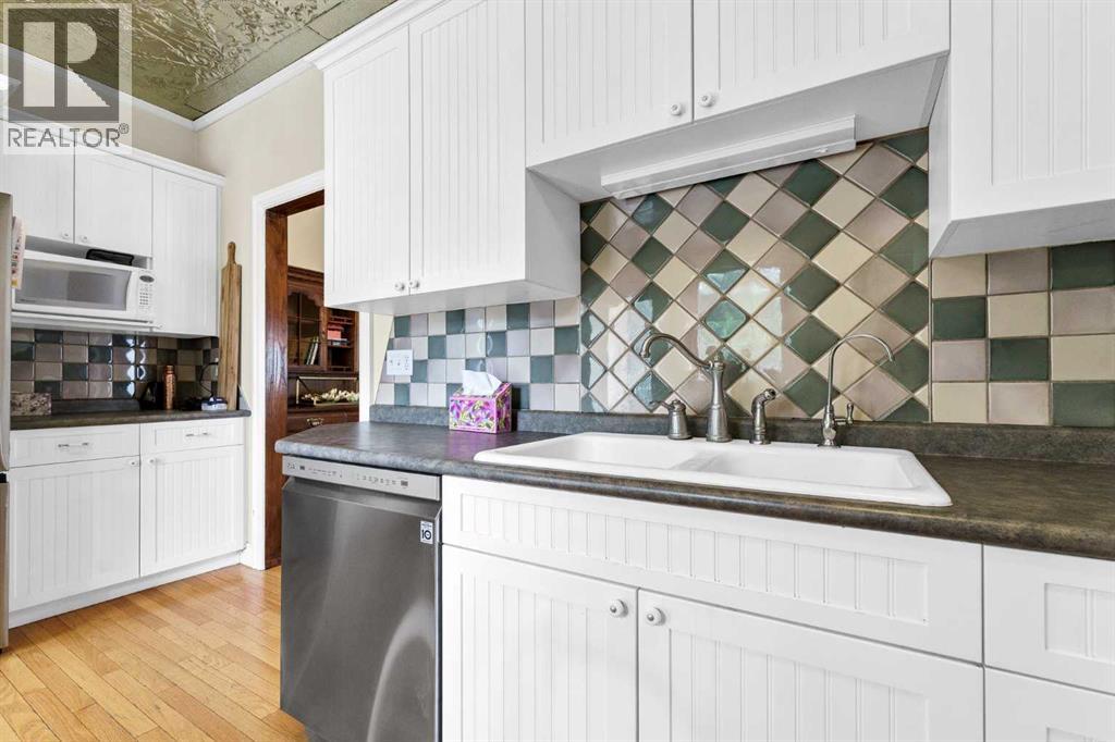 379 5 Street SE - 17