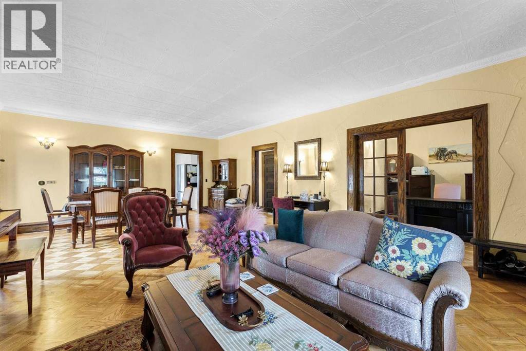 379 5 Street SE - 9