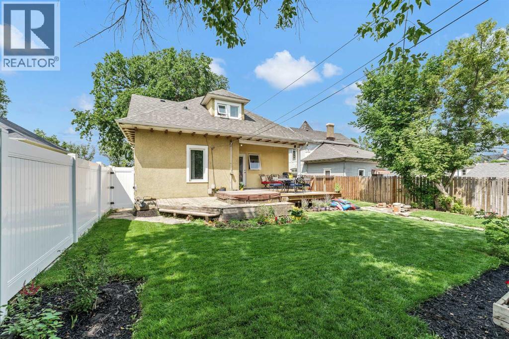379 5 Street SE - 37