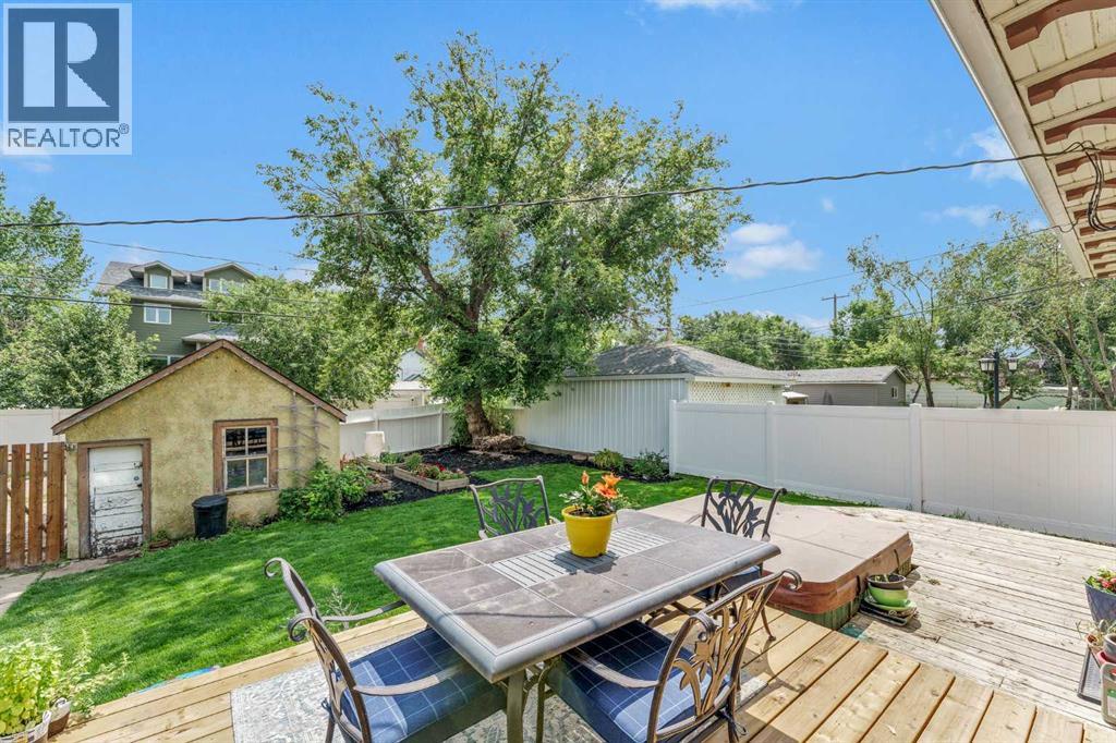 379 5 Street SE - 35