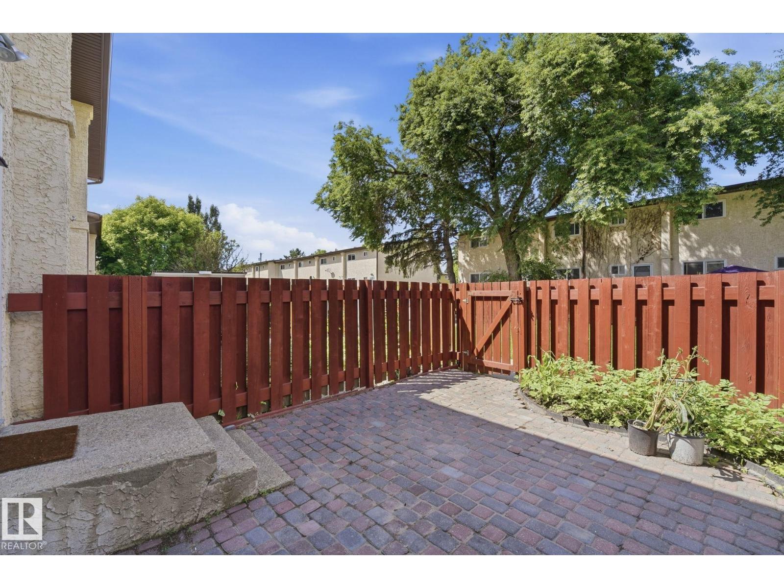 10622 51 AV NW - 18