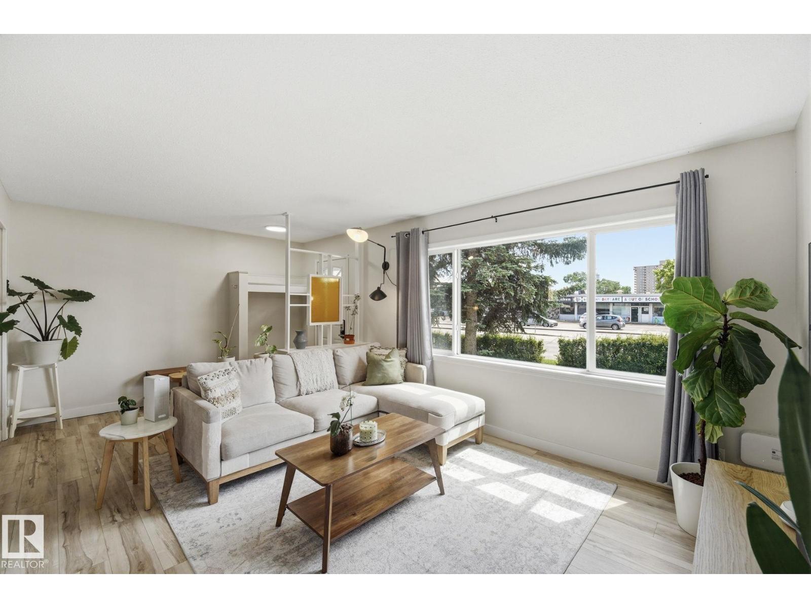 10622 51 AV NW - 5