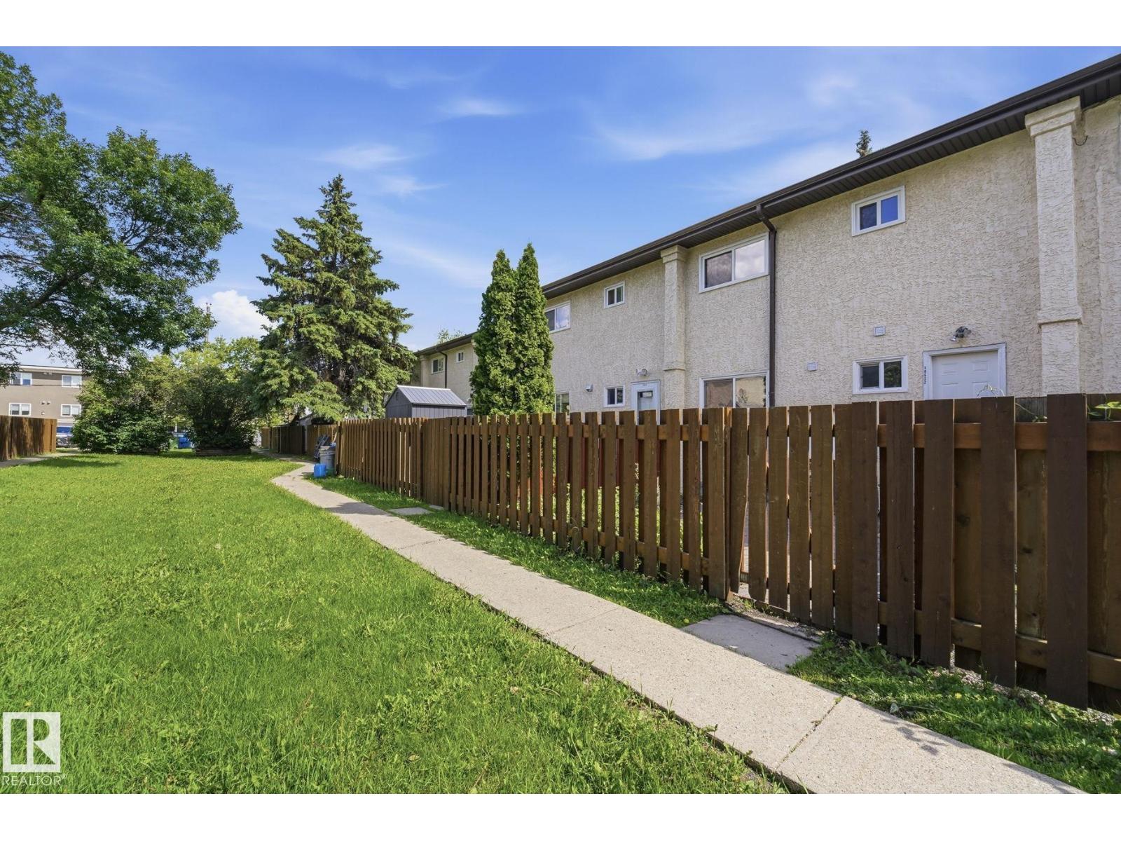 10622 51 AV NW - 20